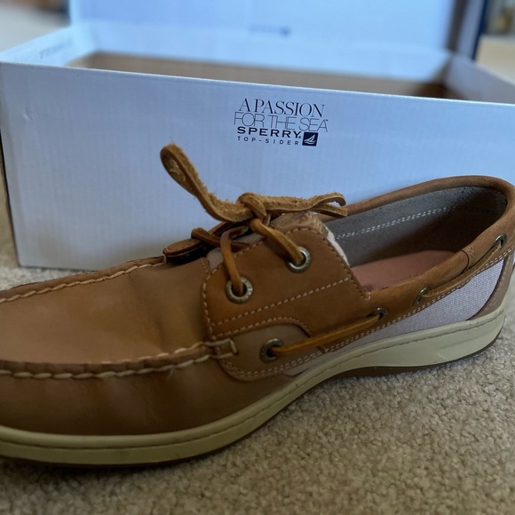 Sperry Shoes. Only worn 2 times. In great condition! - Picture 4 of 5